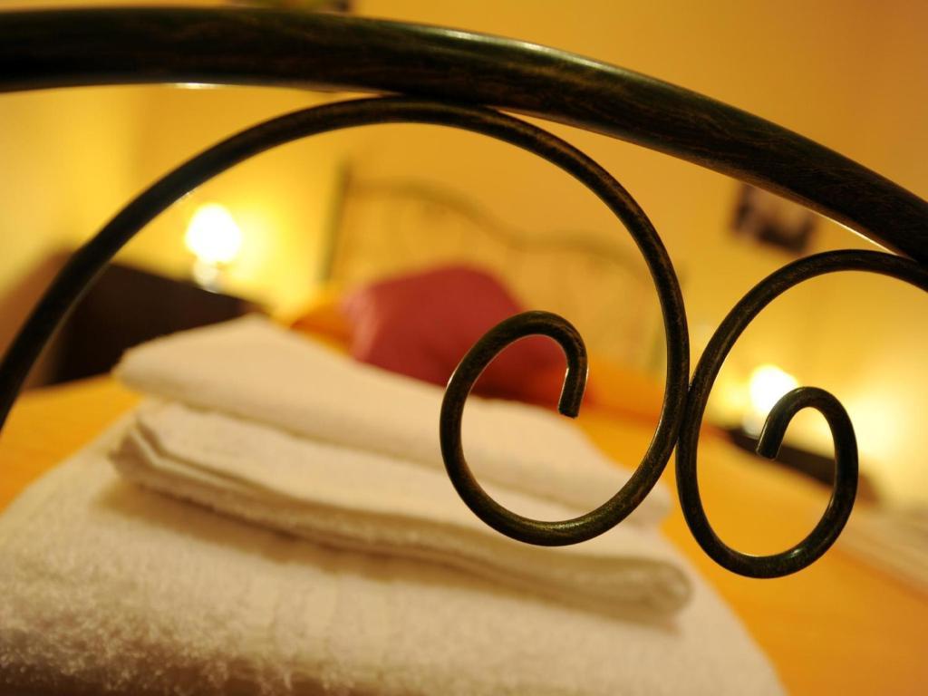 Barone Bed And Breakfast Σαλέρνο Δωμάτιο φωτογραφία